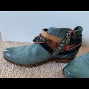 a.s. 98 women’s Begonia boots, blue, sized 7